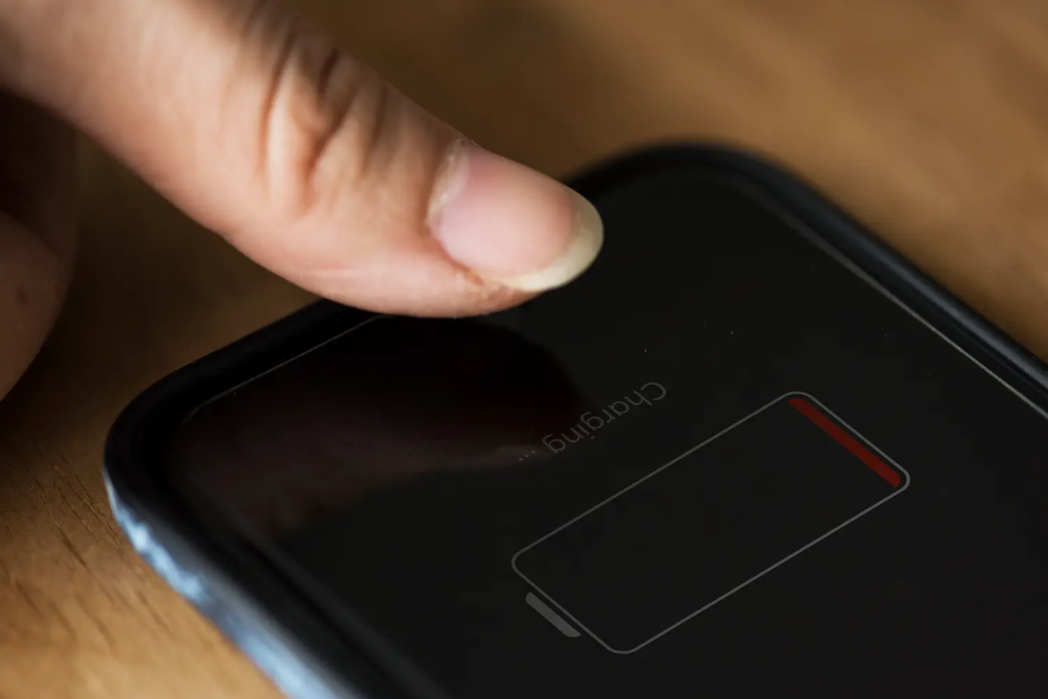 Pourquoi mon téléphone se décharge tout seul